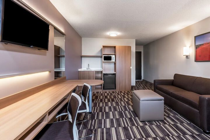 1 Queen Bed (6 of 6)