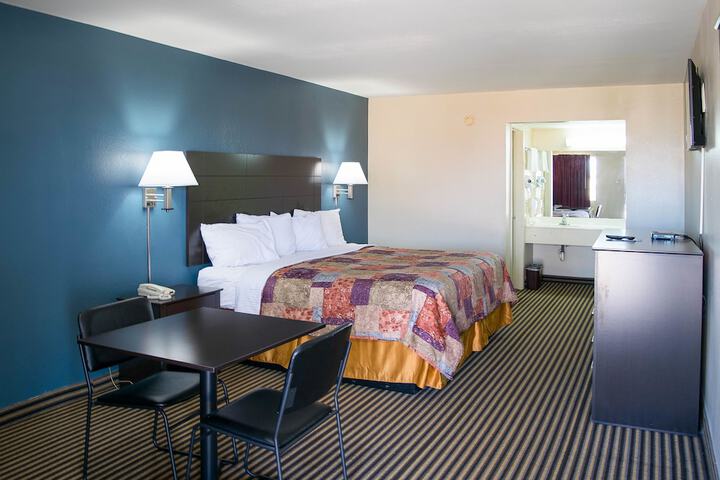 Single King Bed (5 of 9)