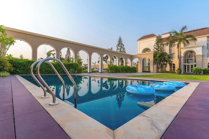 Pool 40 of 61