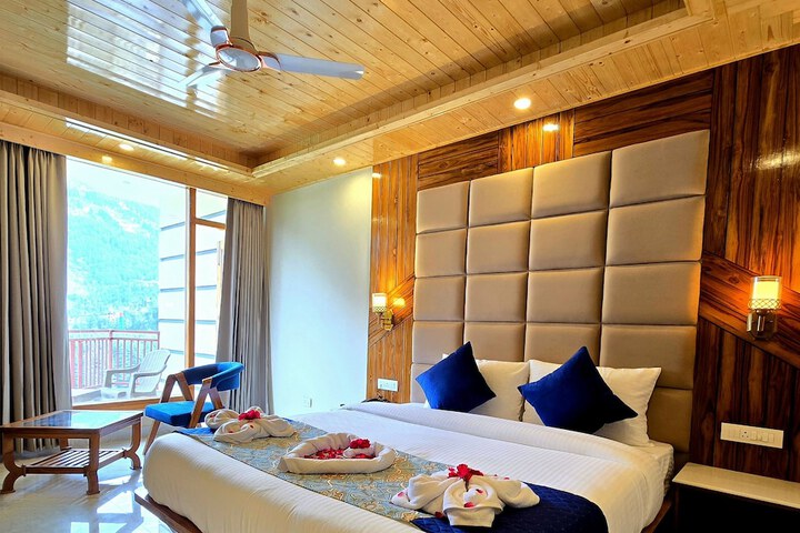 Room 3 of 12