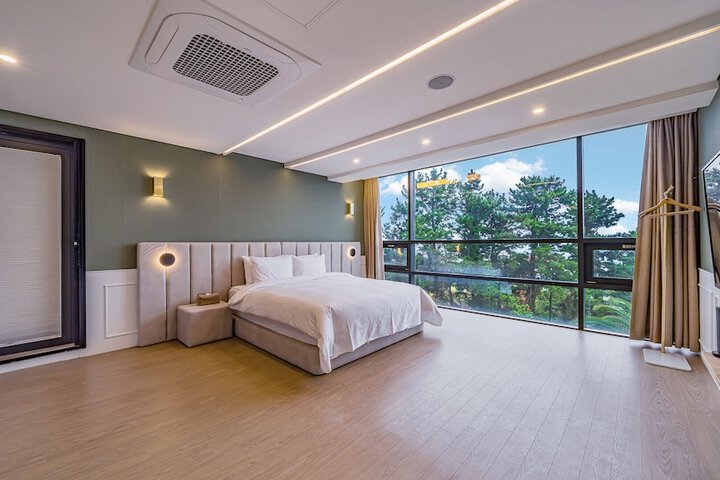 Room 21 of 144