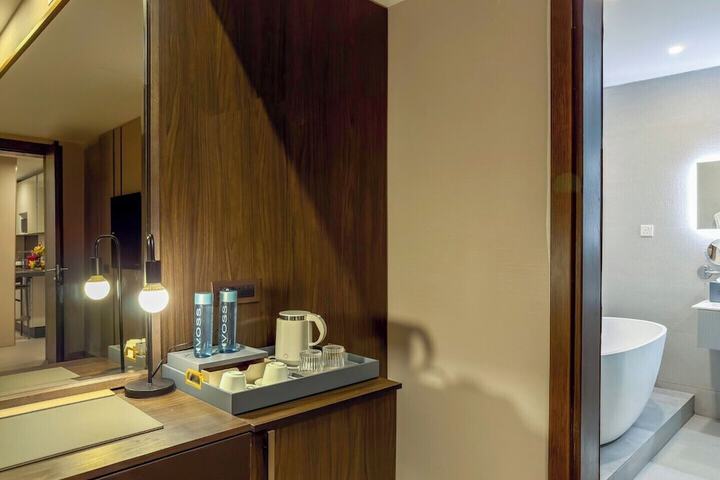 Room 105 of 179