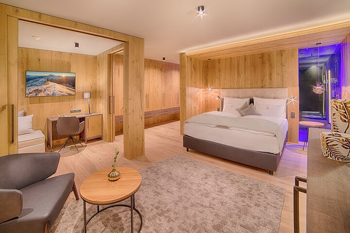Room 16 of 60