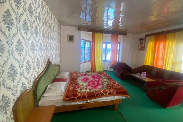 Room 5 of 26