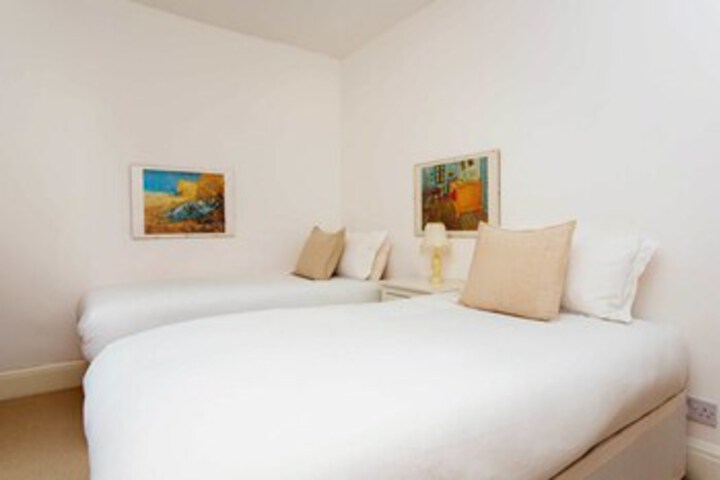 Room 22 of 28