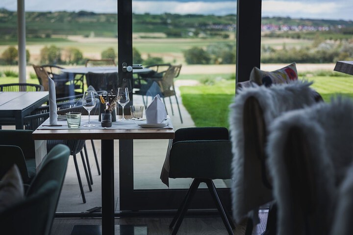 Dining 60 of 79