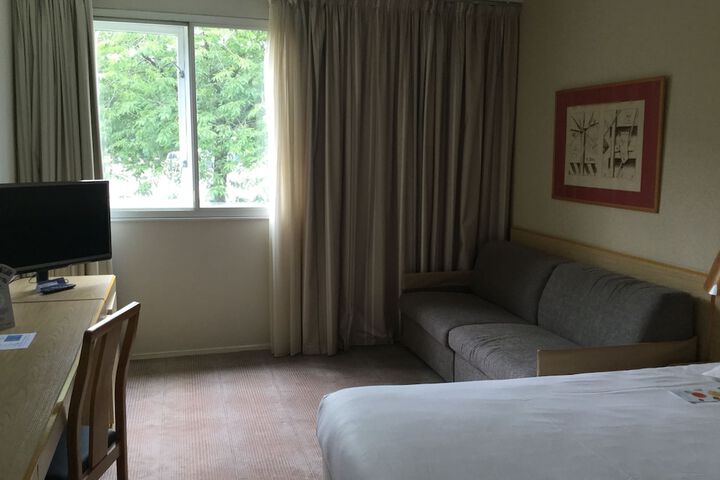 Room 7 of 115