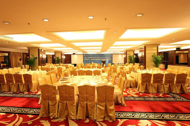 Ballroom/Hall 144 of 163