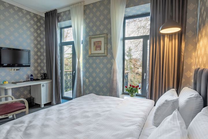 Room 20 of 163