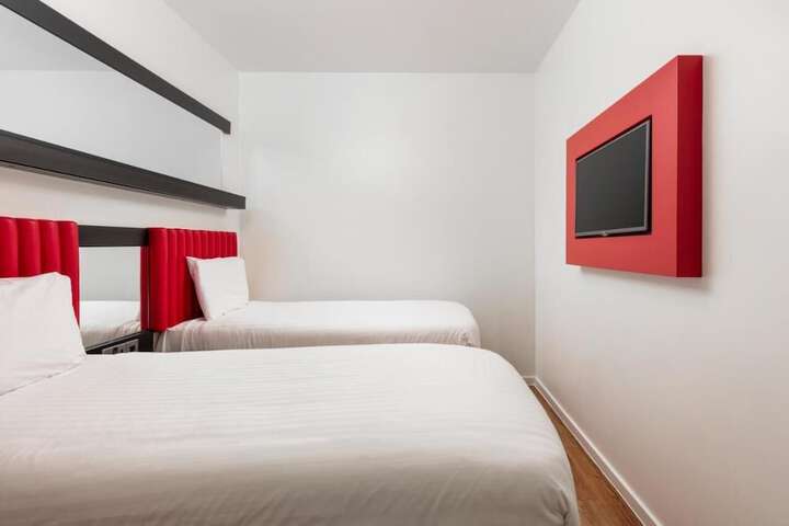 Room 6 of 14
