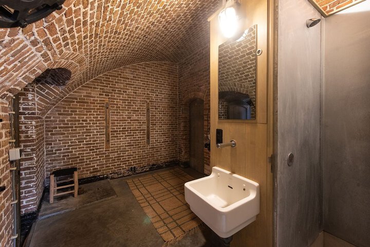 Room 99 of 120