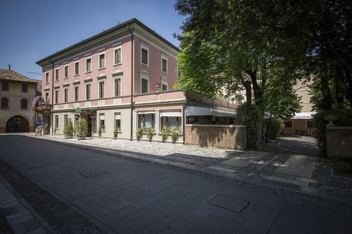 Hotel 66 of 73