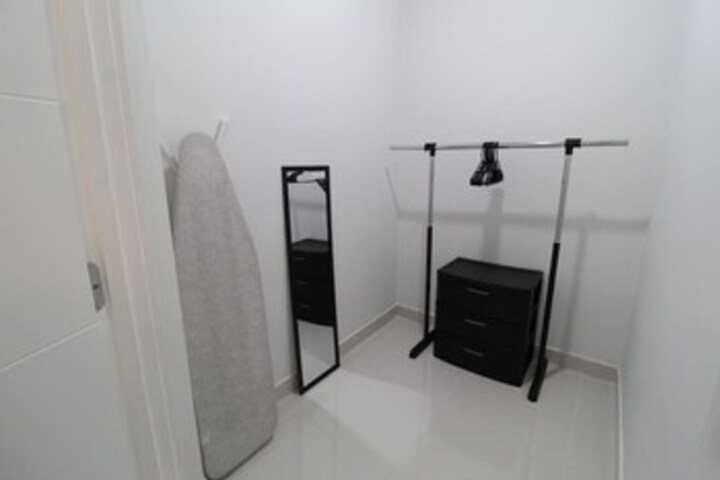 Room 33 of 34