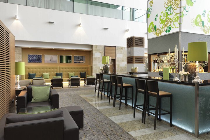 Lounge 100 of 126