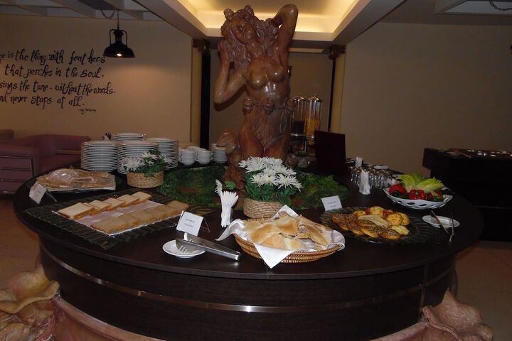 Dining 22 of 26
