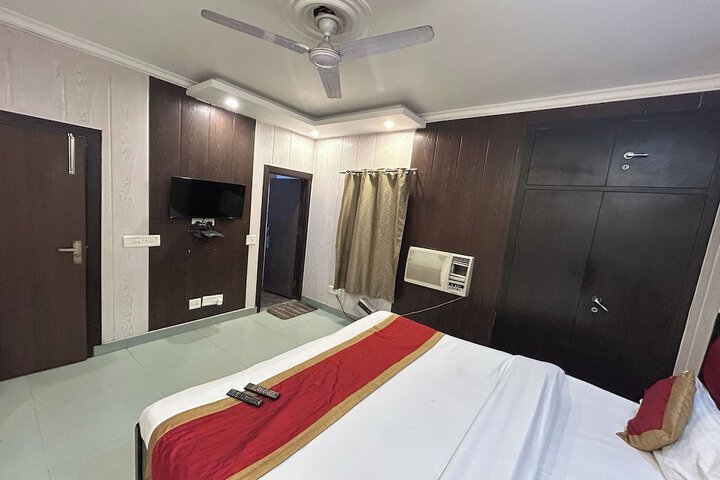 Room 10 of 19