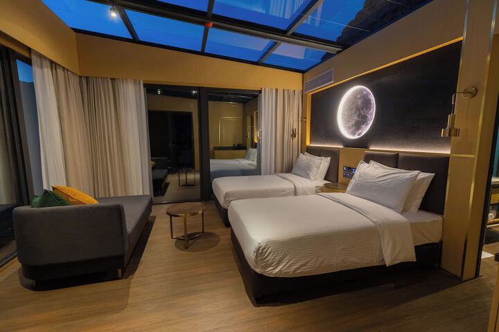 Room 8 of 18
