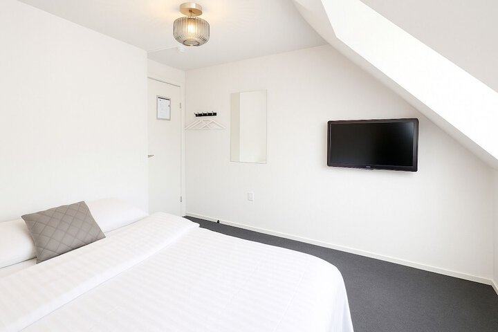 Room 13 of 26