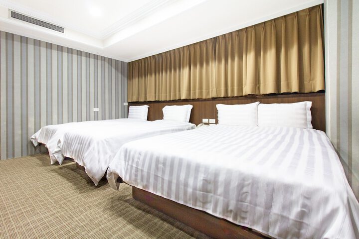 Room 15 of 34