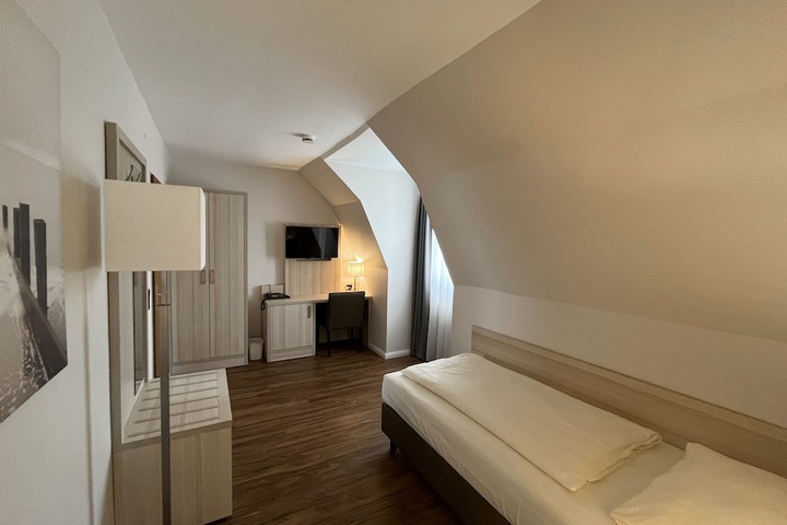 Room 40 of 92