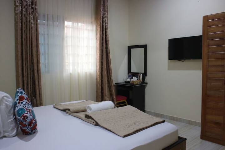 Room 9 of 25