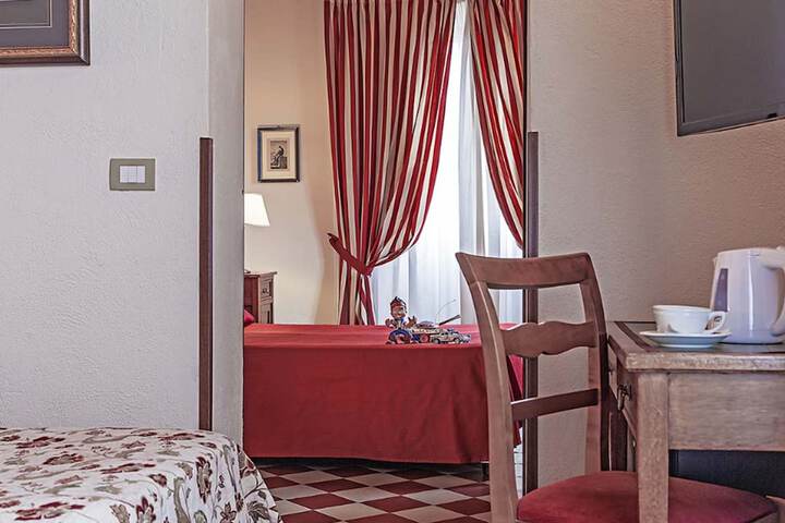 Room 10 of 45