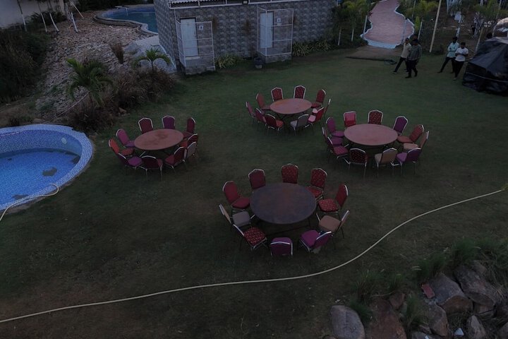 Dining 8 of 12
