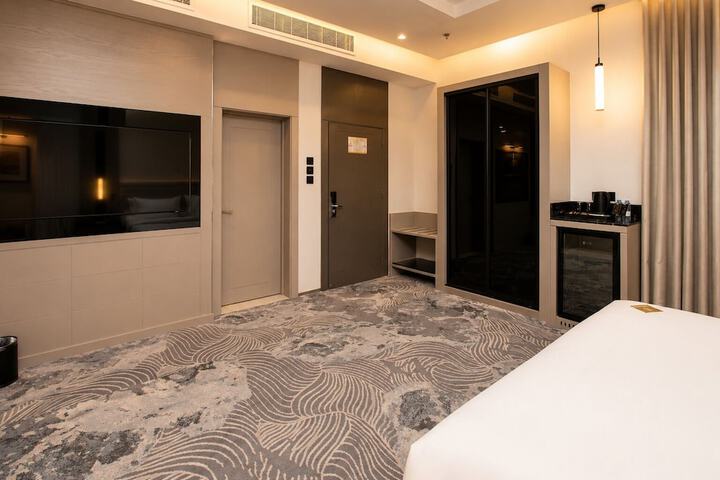 Room 17 of 32