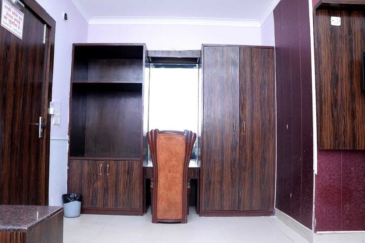 Room 10 of 20