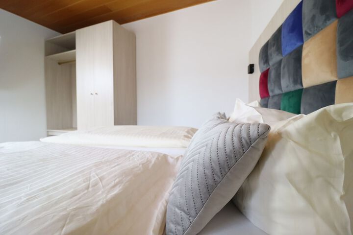 Room 8 of 65