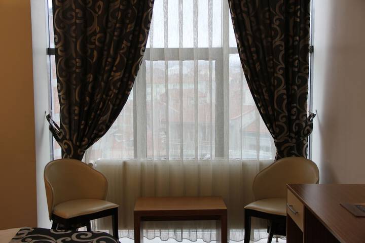 Room 12 of 25