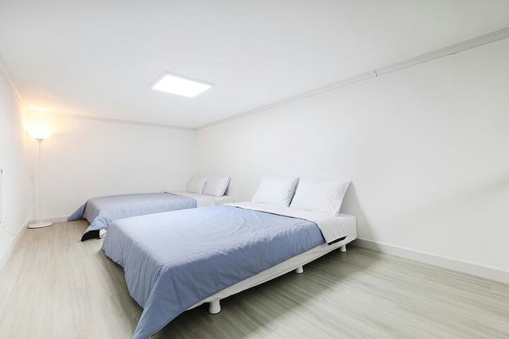 Room 10 of 20