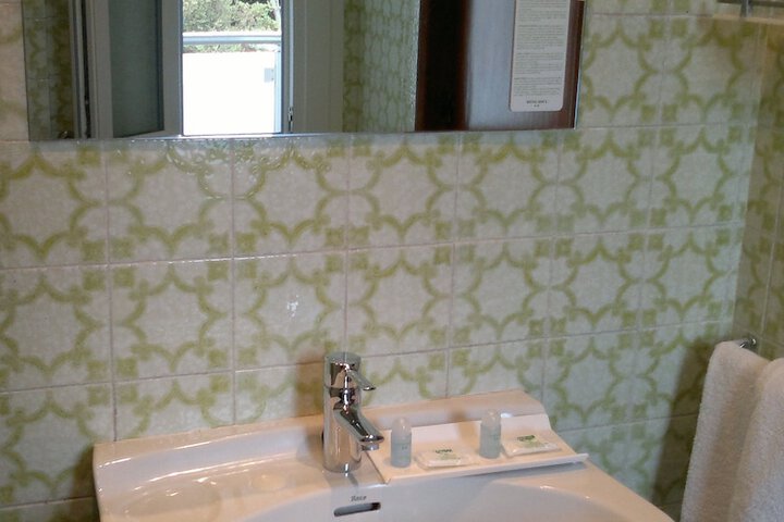 Room 18 of 38