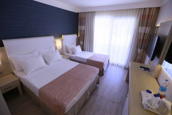 Room 13 of 32