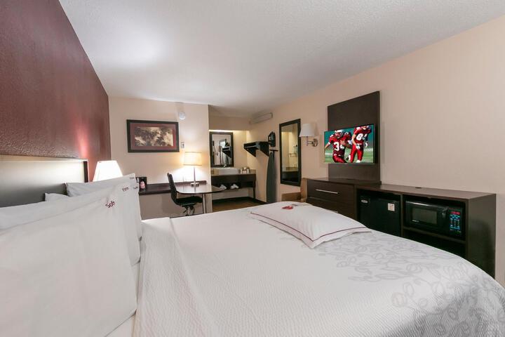 Standard King Room (9 of 25)