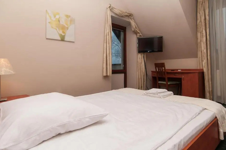 Room 3 of 9