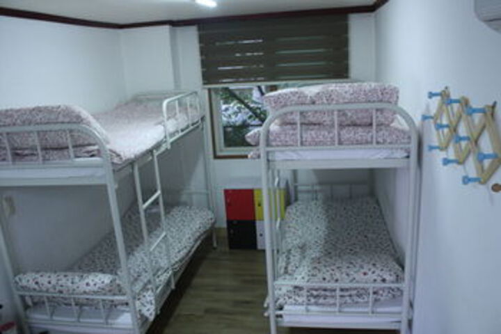 Room 52 of 93