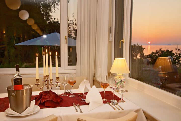 Dining 87 of 106