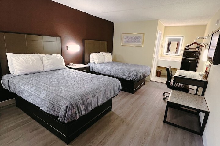 2 Double Beds (7 of 8)