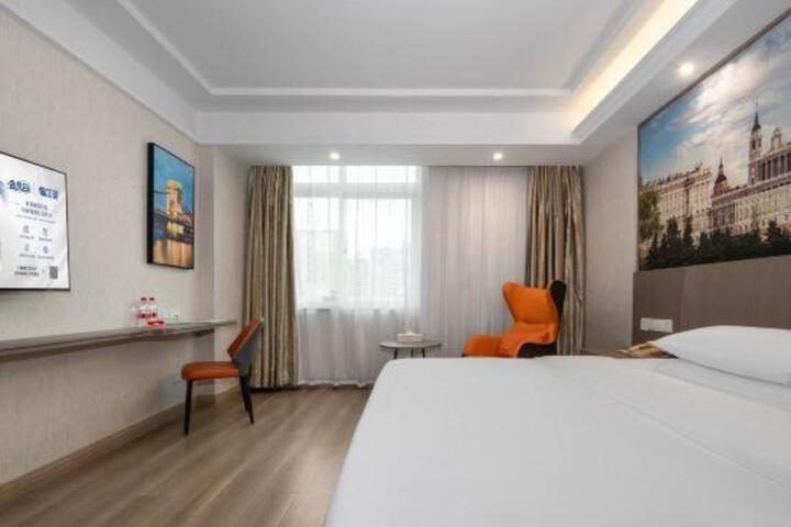 Room 6 of 45