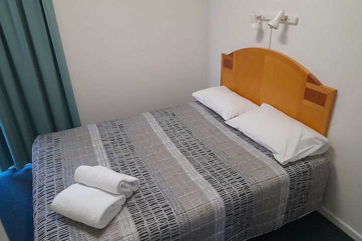 Room 17 of 37