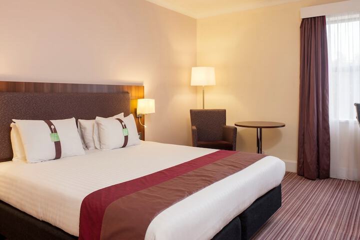 Room 4 of 108