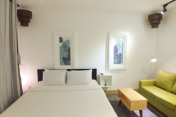 Room 33 of 180