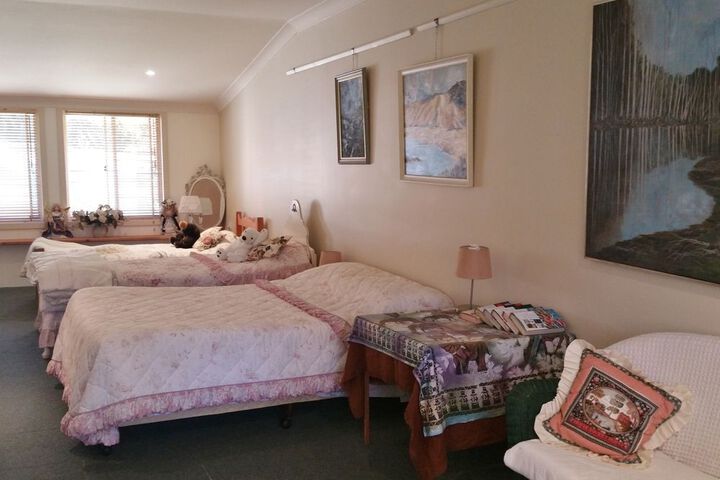 Room 6 of 18