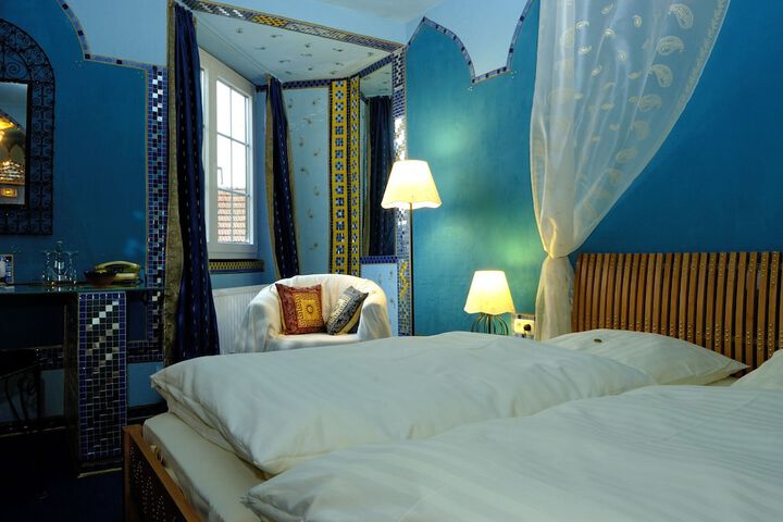 Room 15 of 283