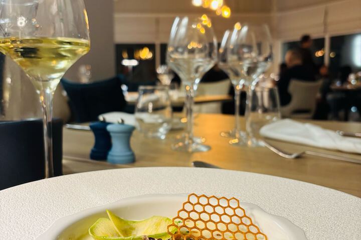 Dining 9 of 12