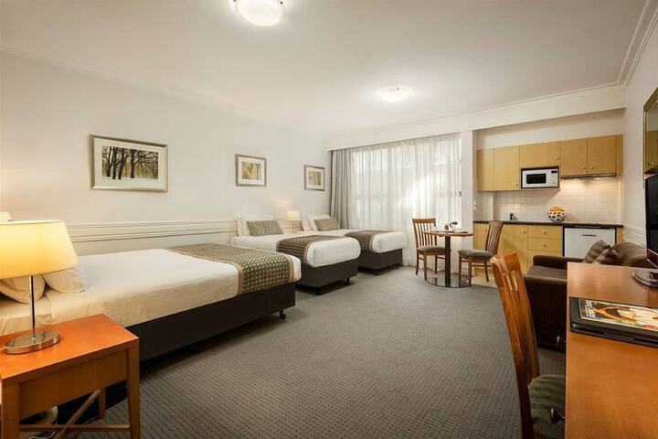 Room 3 of 33