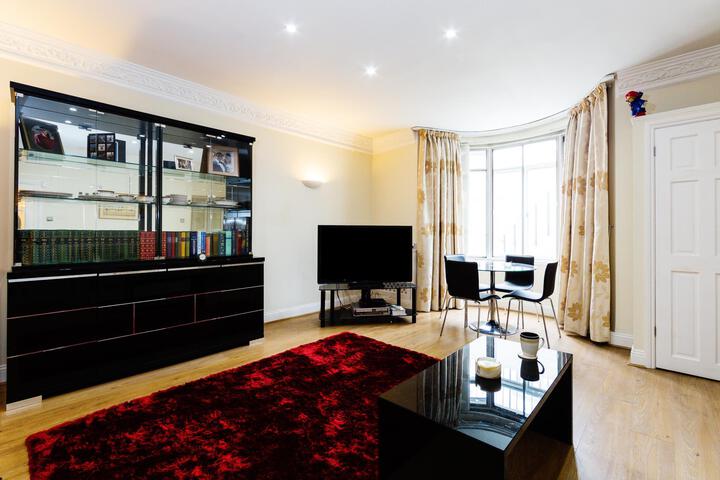 Room 4 of 5