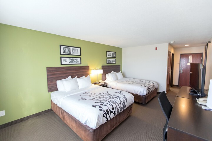 2 Queen Beds (5 of 17)