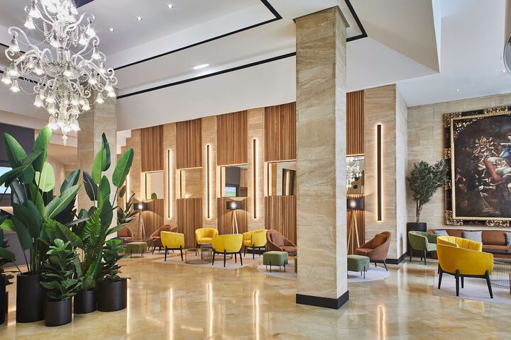 Entrance & Lobby
